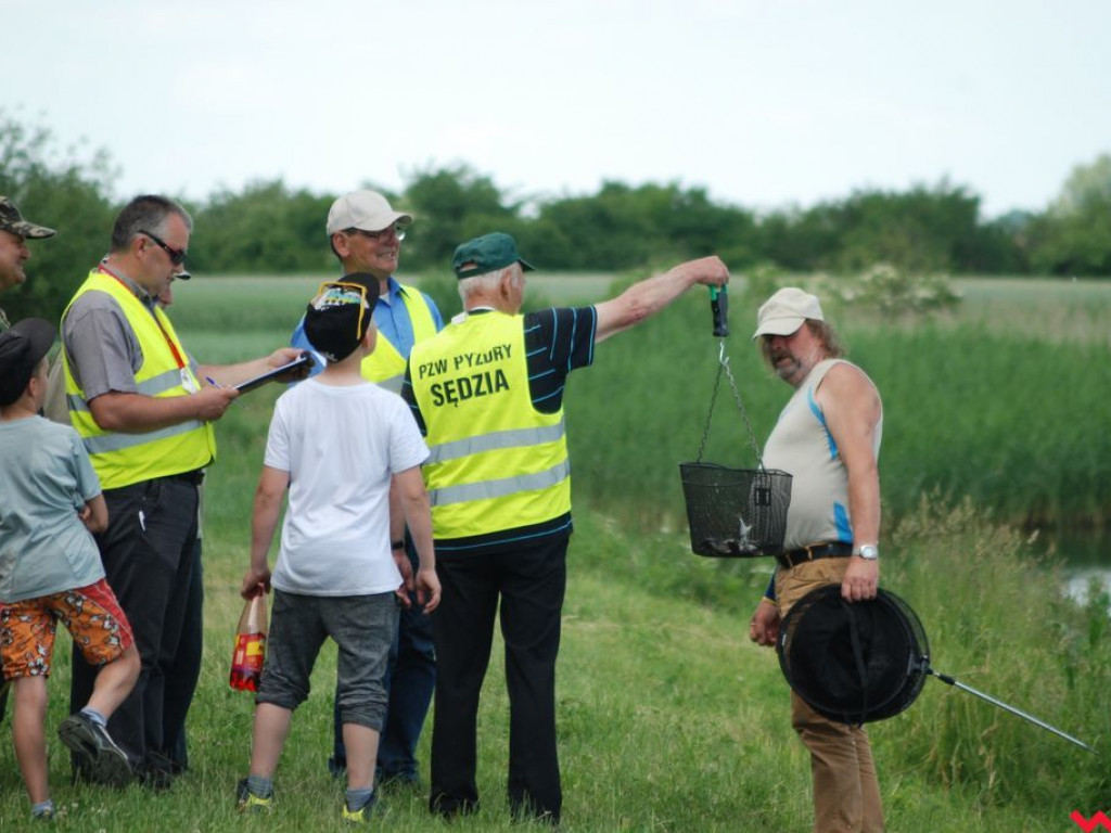 Zawody wędkarskie o puchar prezesa banku