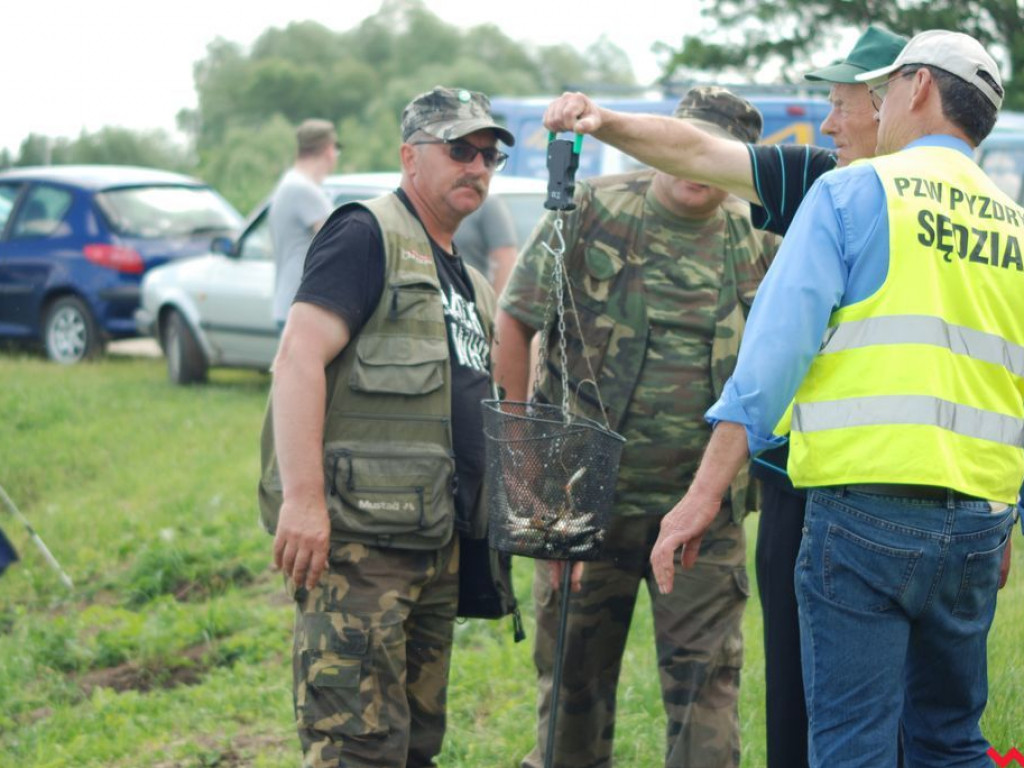 Zawody wędkarskie o puchar prezesa banku