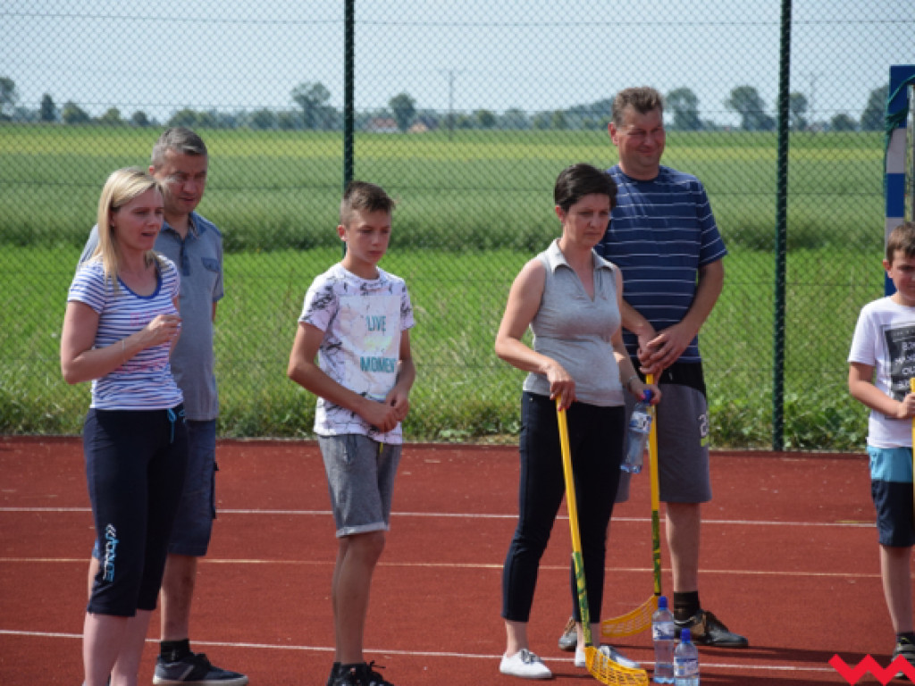 Rodzinna zabawa na kołaczkowskim Orliku. Dali radę mimo upalnej pogody