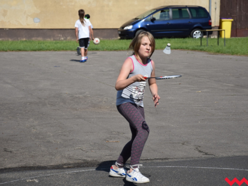 Ekologiczny festyn na zakończenie roku szkolnego w Bieganowie. Mnóstwo atrakcji, duża frekwencja i flashmob