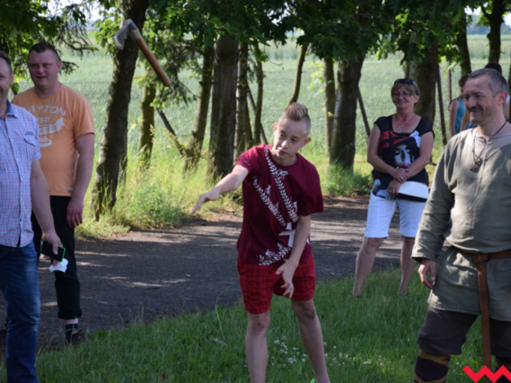 Ekologiczny festyn na zakończenie roku szkolnego w Bieganowie. Mnóstwo atrakcji, duża frekwencja i flashmob