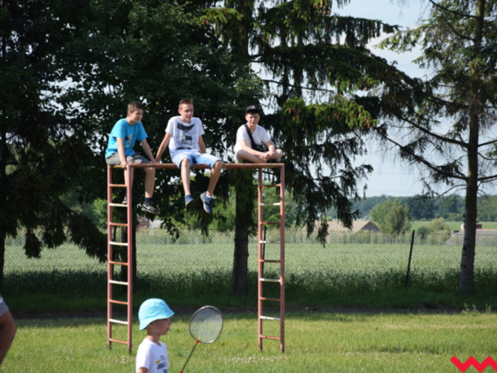 Ekologiczny festyn na zakończenie roku szkolnego w Bieganowie. Mnóstwo atrakcji, duża frekwencja i flashmob