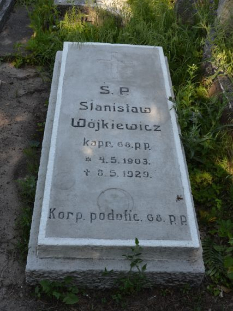 Kolejne dwa nagrobki odnowione dzięki kweście