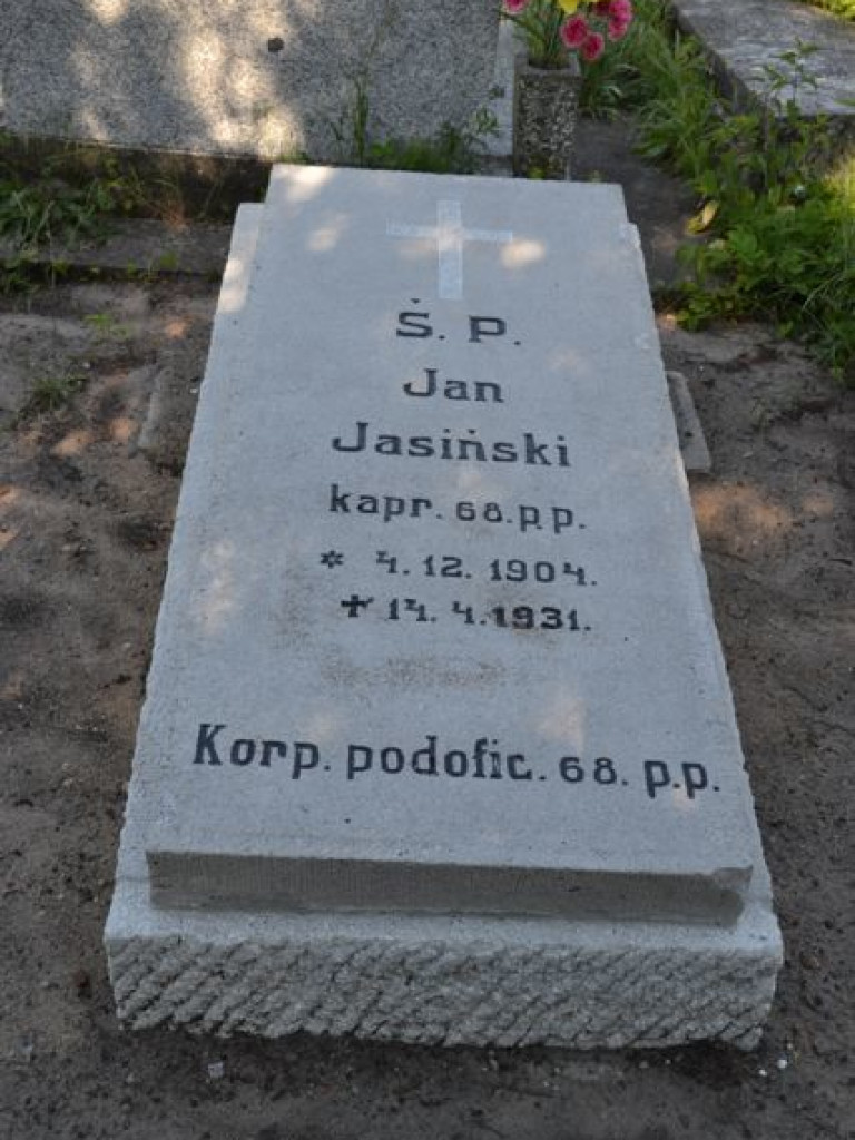 Kolejne dwa nagrobki odnowione dzięki kweście