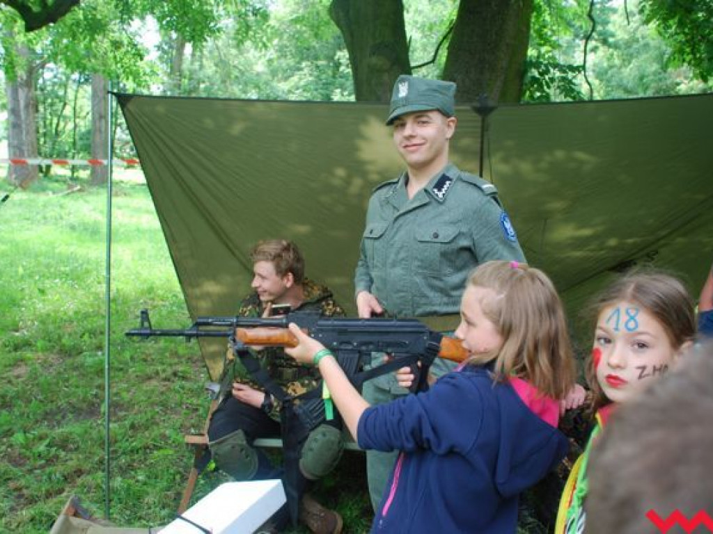 Mokro i wesoło. Deszcz pokrzyżował plany programowe, lecz nie złamał ducha skauta