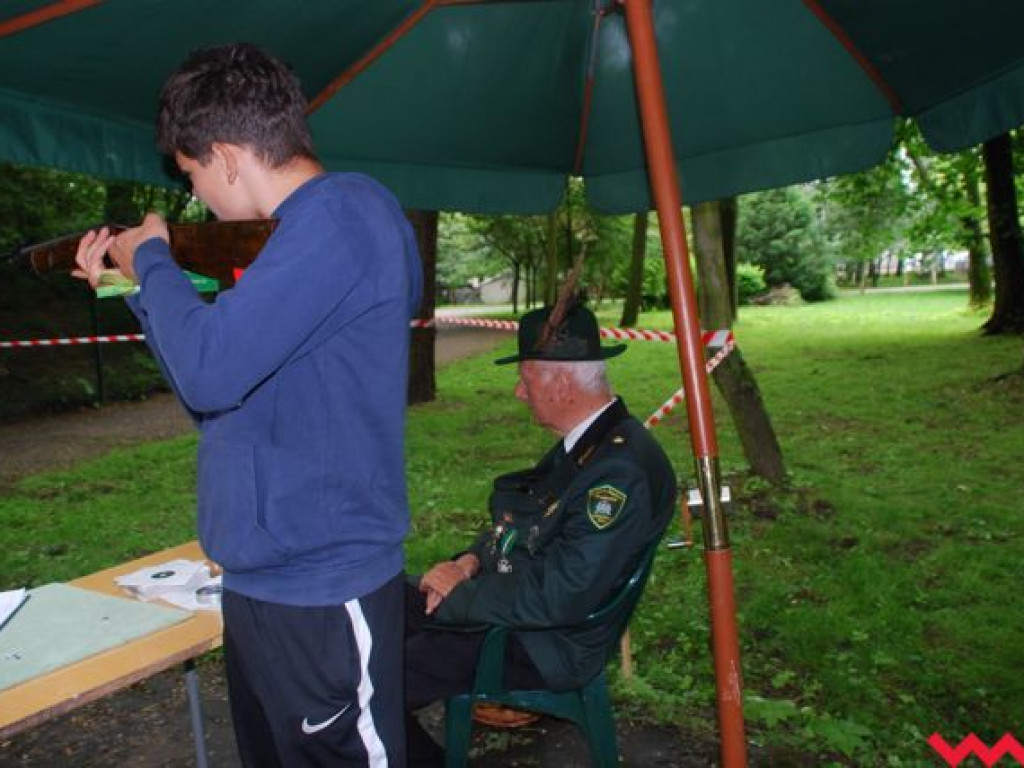 Mokro i wesoło. Deszcz pokrzyżował plany programowe, lecz nie złamał ducha skauta