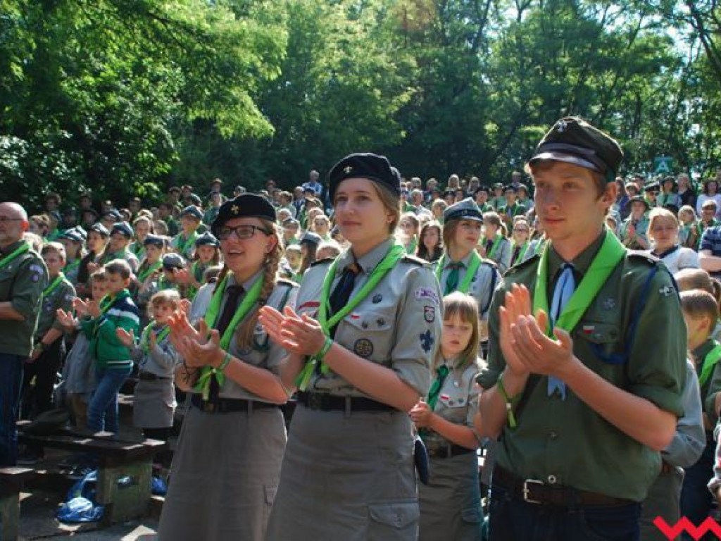 Harcerska msza na amfiteatrze
