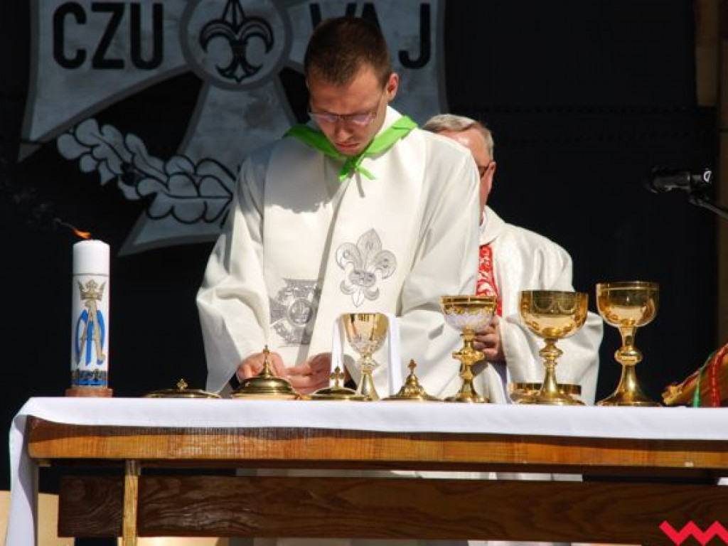 Harcerska msza na amfiteatrze