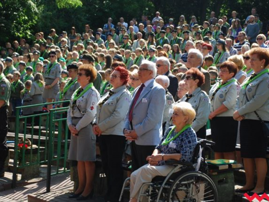 Harcerska msza na amfiteatrze