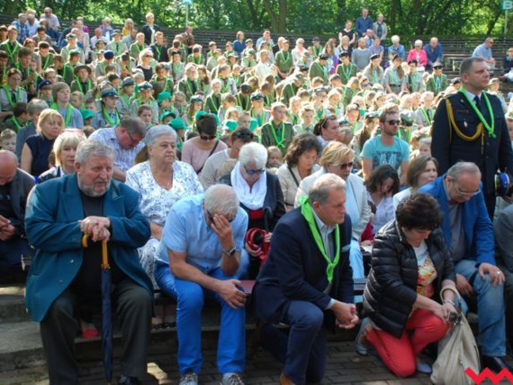 Harcerska msza na amfiteatrze