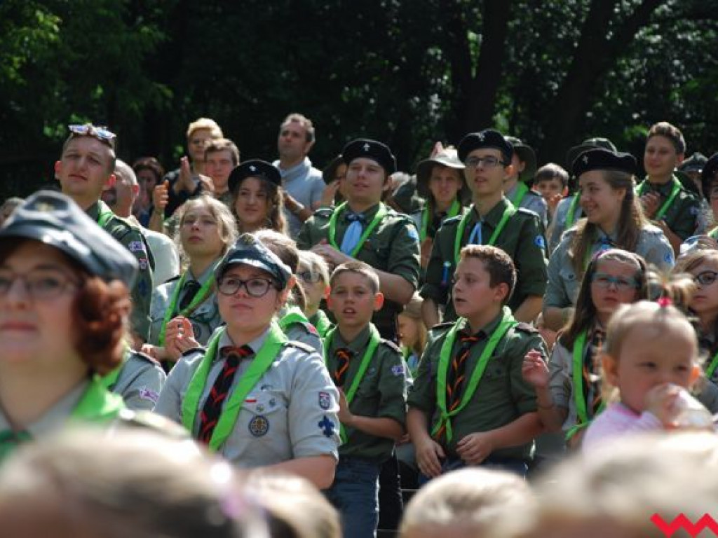 Harcerska msza na amfiteatrze