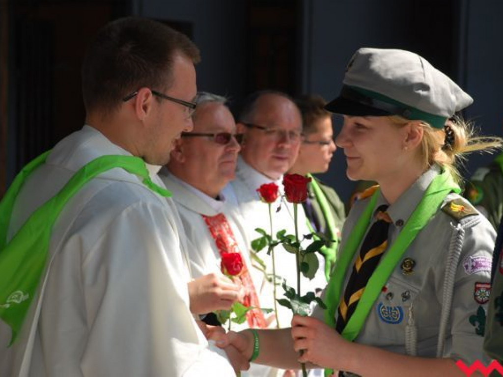 Harcerska msza na amfiteatrze