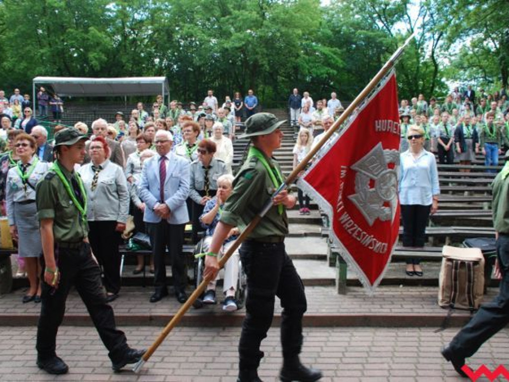 Harcerska msza na amfiteatrze