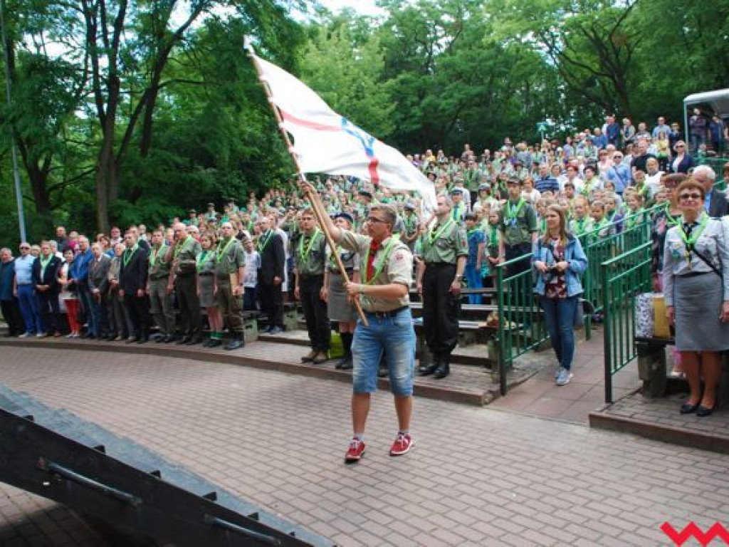 Harcerska msza na amfiteatrze