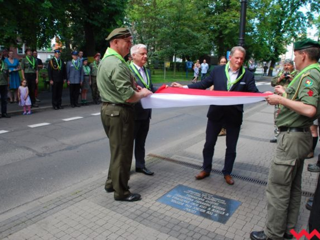 Czuwaj! Tablica pamiątkowa z okazji 100-lecia harcerstwa na ziemi wrzesińskiej została odsłonięta!