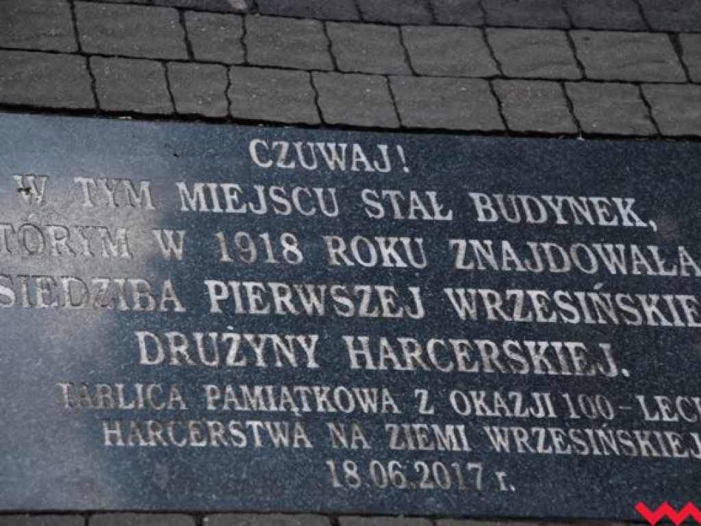 Czuwaj! Tablica pamiątkowa z okazji 100-lecia harcerstwa na ziemi wrzesińskiej została odsłonięta!