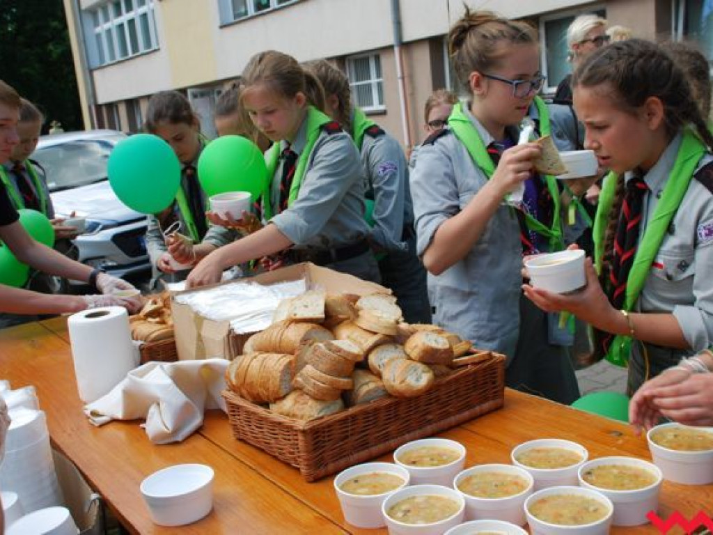 Czuwaj! Tablica pamiątkowa z okazji 100-lecia harcerstwa na ziemi wrzesińskiej została odsłonięta!