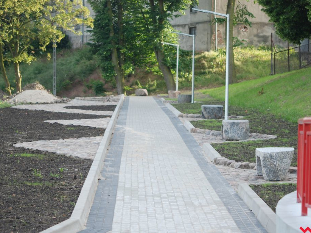 Skarpa nadwarciańska w Pyzdrach zmienia się nie do poznania