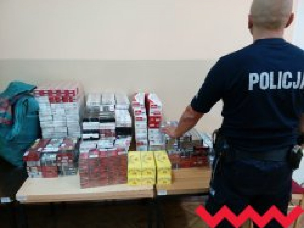 Nielegalny alkohol, tytoń i papierosy ujawniono na jednej z posesji w Pyzdrach
