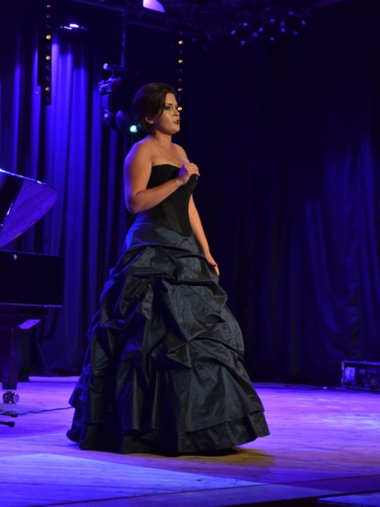 Gorąca Carmen rozgrzała seniorów