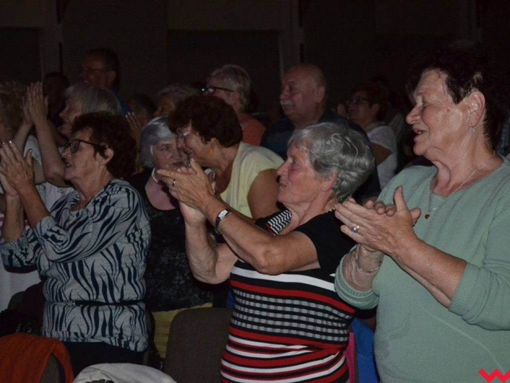 Gorąca Carmen rozgrzała seniorów