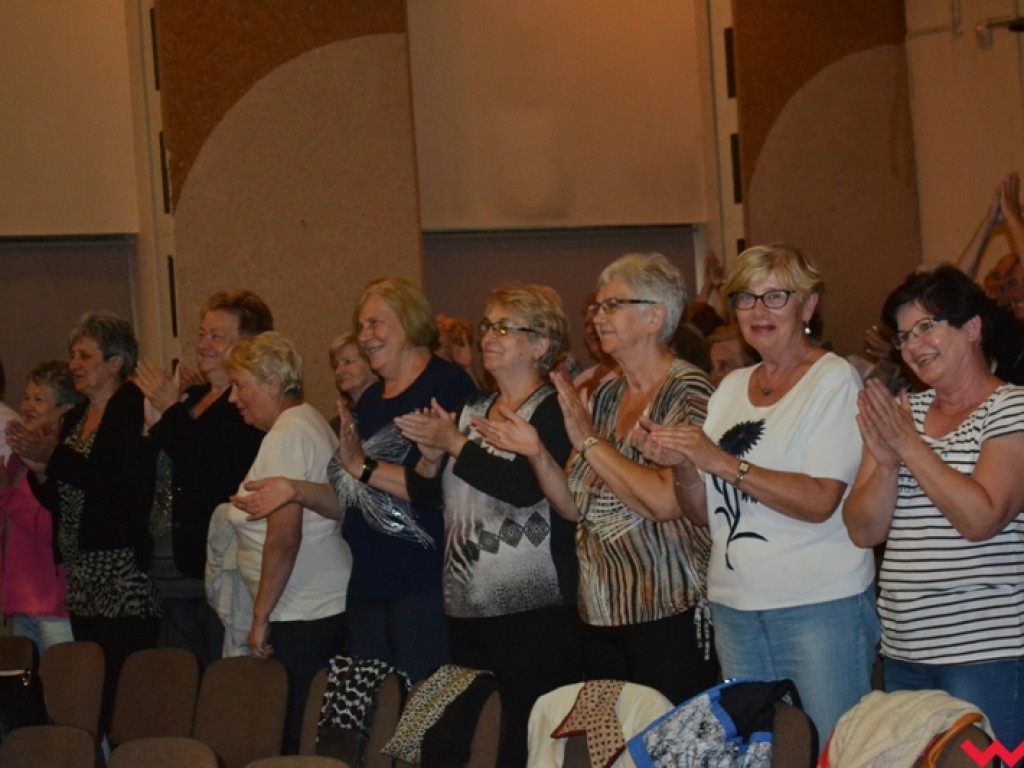 Gorąca Carmen rozgrzała seniorów