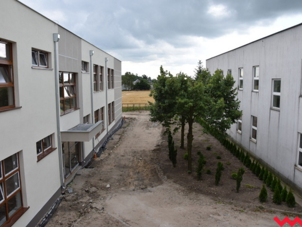 Nowy budynek szkolny w Otocznej prawie gotowy. Rozpoczął się remont także w starej części szkoły
