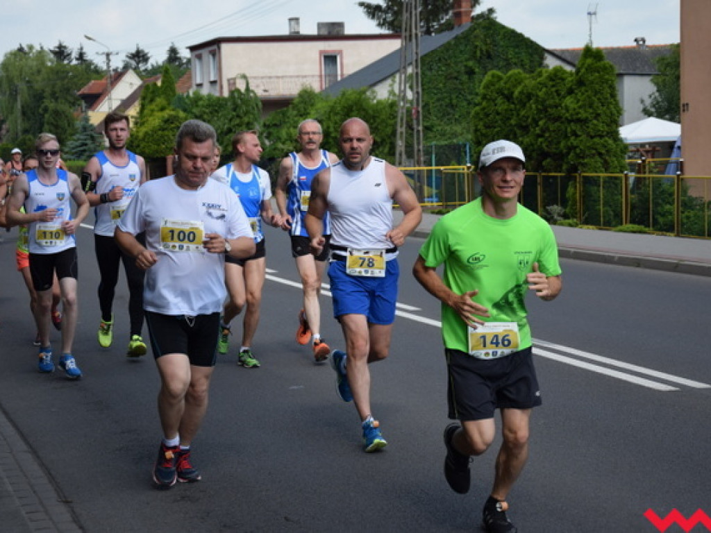 Słoneczko przygrzało na Biegu o Złoty Kłos w Kołaczkowie. Wygrał Paweł Tarasiuk, żołnierz z Poznania