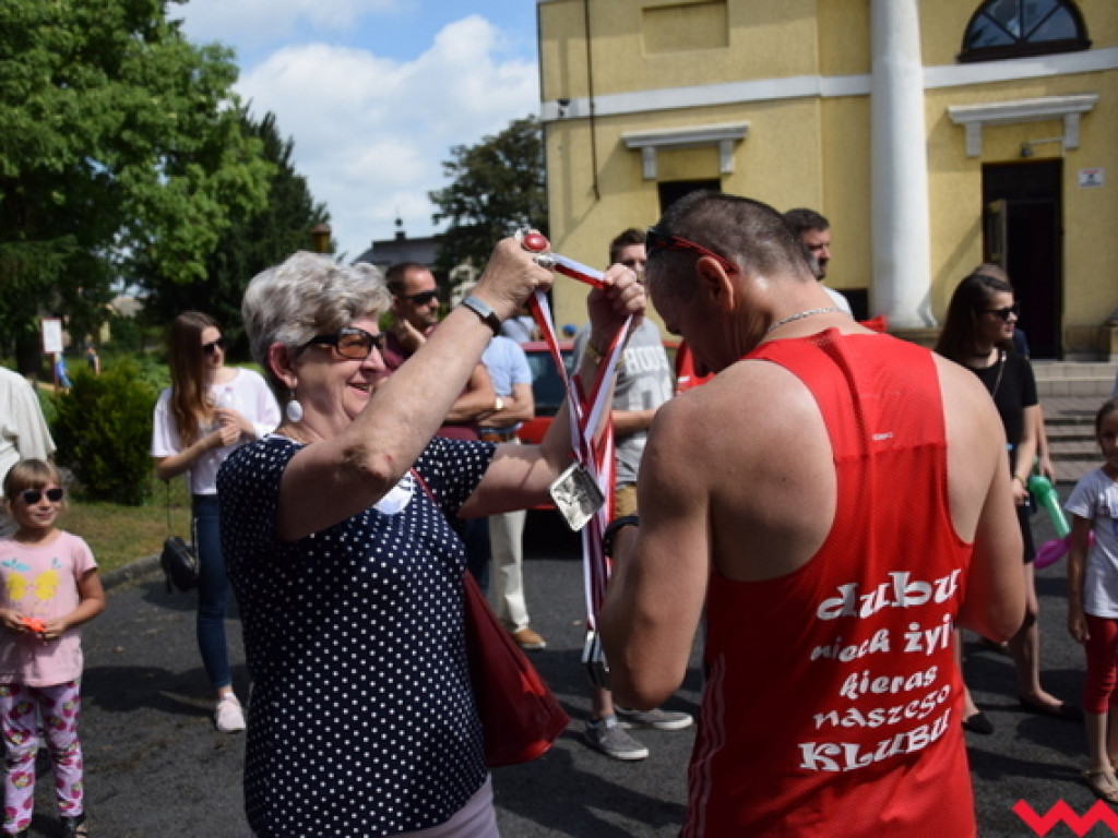 Słoneczko przygrzało na Biegu o Złoty Kłos w Kołaczkowie. Wygrał Paweł Tarasiuk, żołnierz z Poznania