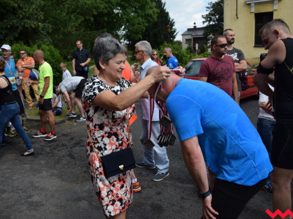 Słoneczko przygrzało na Biegu o Złoty Kłos w Kołaczkowie. Wygrał Paweł Tarasiuk, żołnierz z Poznania