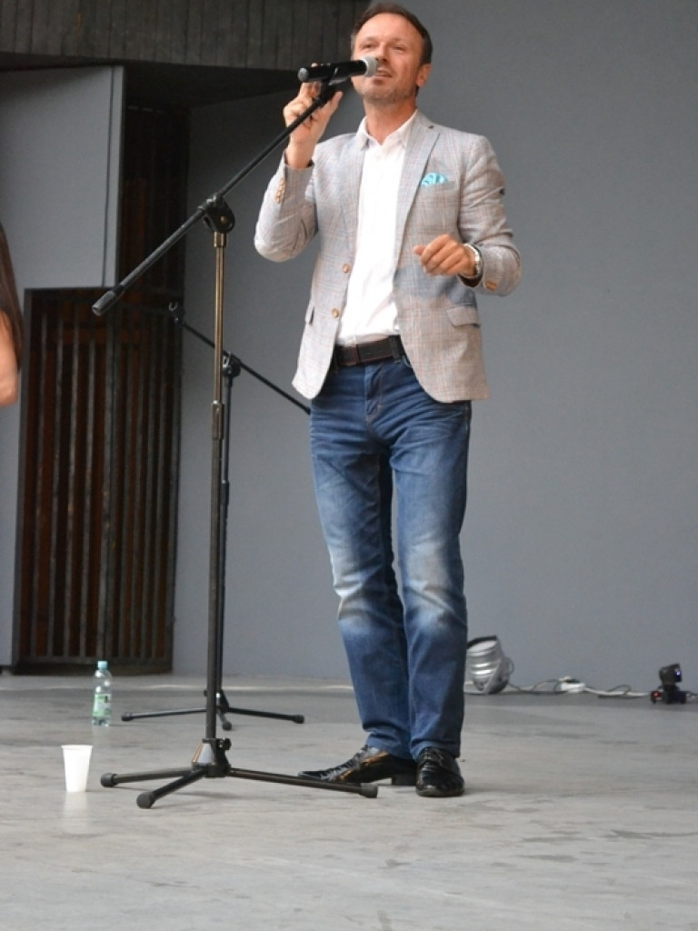 Romantyczne szlagiery Damiana Holeckiego