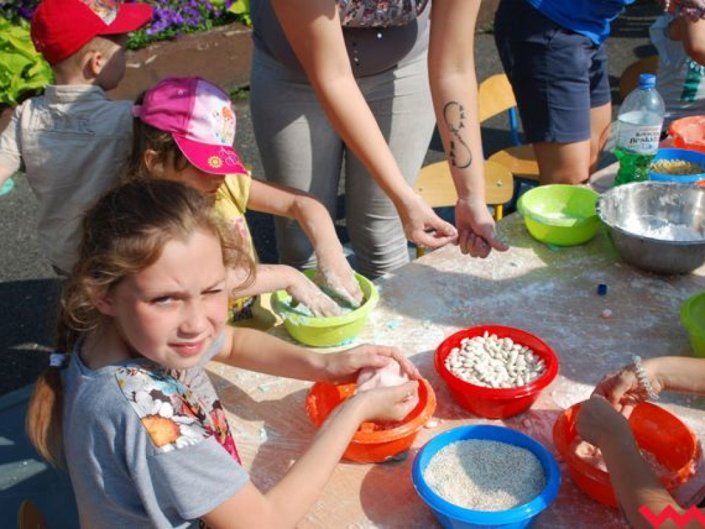 Brudne dziecko, to szczęśliwe dziecko! Niedziela dla milusińskich w parku Hrabiny