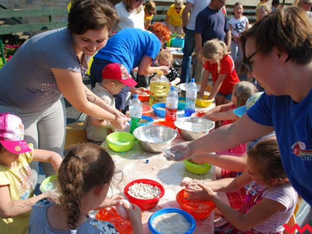 Brudne dziecko, to szczęśliwe dziecko! Niedziela dla milusińskich w parku Hrabiny