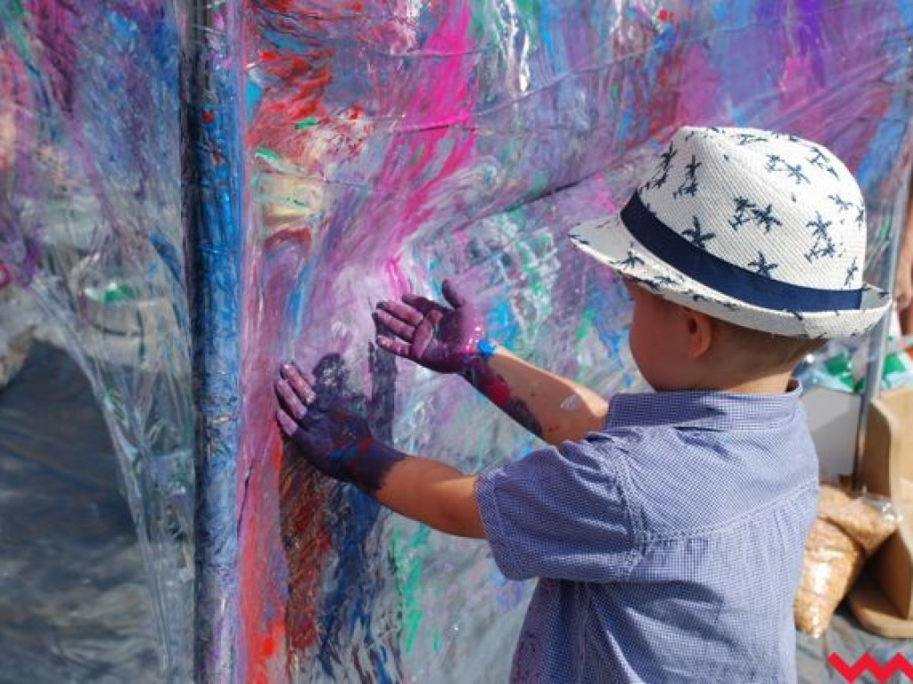 Brudne dziecko, to szczęśliwe dziecko! Niedziela dla milusińskich w parku Hrabiny