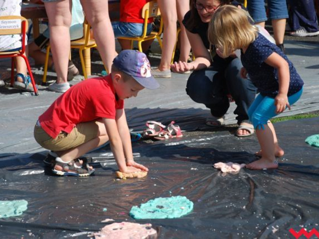 Brudne dziecko, to szczęśliwe dziecko! Niedziela dla milusińskich w parku Hrabiny
