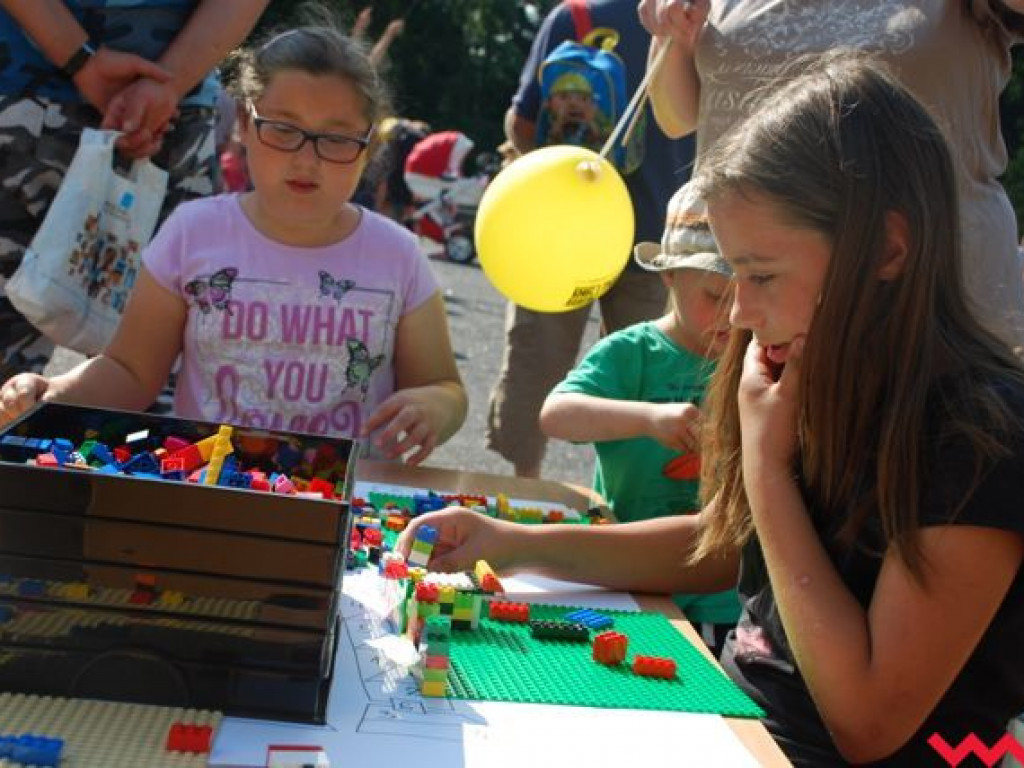 Brudne dziecko, to szczęśliwe dziecko! Niedziela dla milusińskich w parku Hrabiny