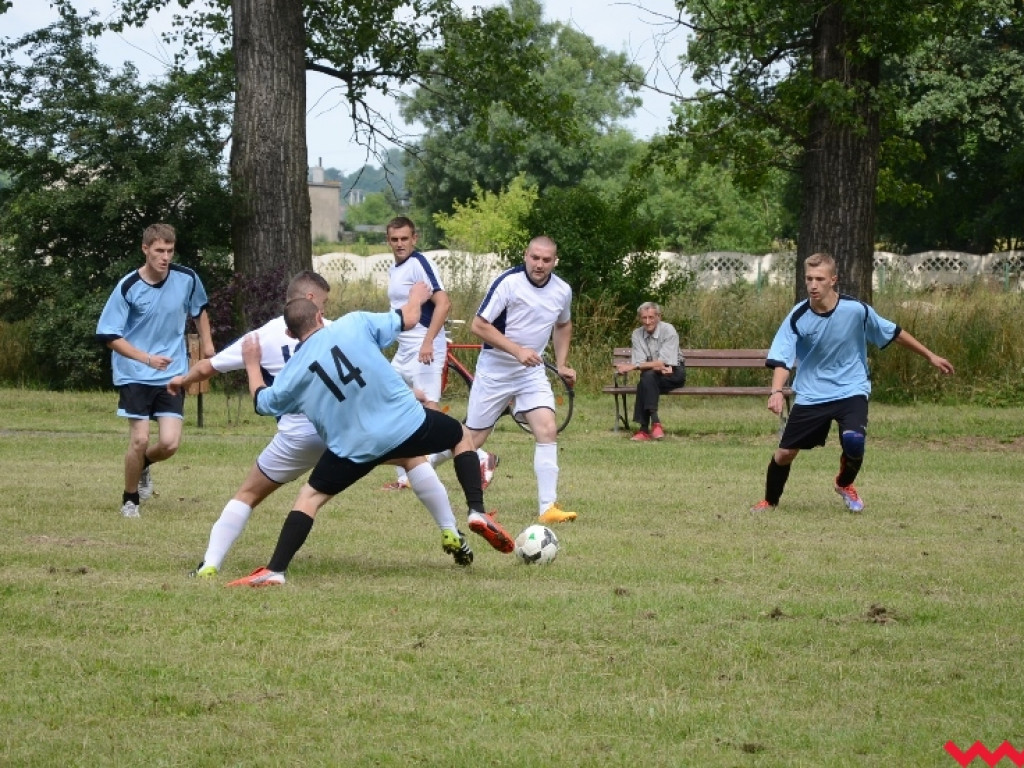 LZS Białężyce na czele wiejskiej ligi piłki nożnej. Za nim LZS Sędziwojewo