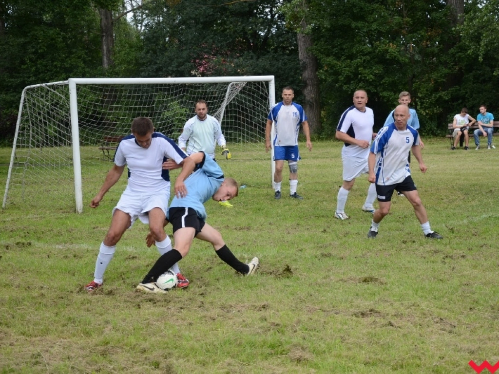 LZS Białężyce na czele wiejskiej ligi piłki nożnej. Za nim LZS Sędziwojewo