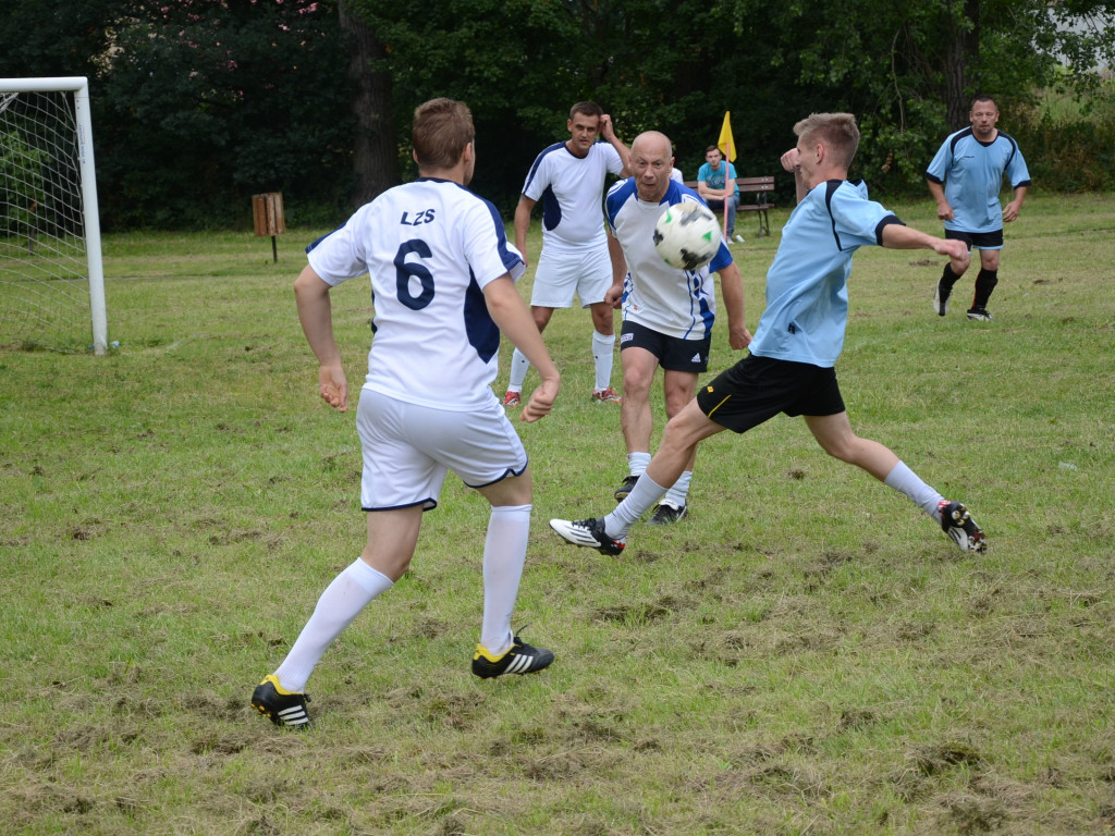 LZS Białężyce na czele wiejskiej ligi piłki nożnej. Za nim LZS Sędziwojewo