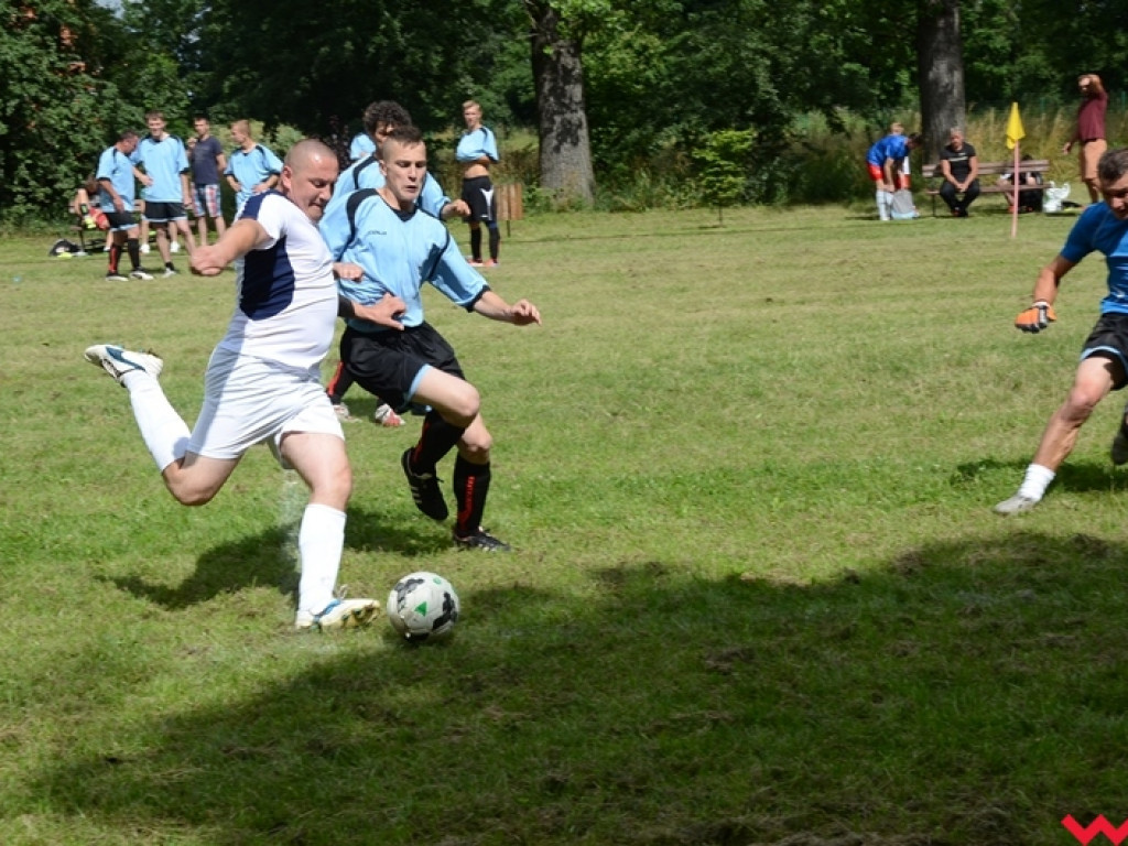 LZS Białężyce na czele wiejskiej ligi piłki nożnej. Za nim LZS Sędziwojewo