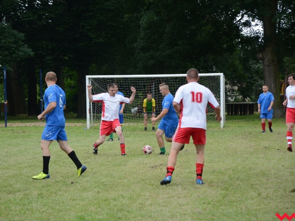 LZS Białężyce na czele wiejskiej ligi piłki nożnej. Za nim LZS Sędziwojewo