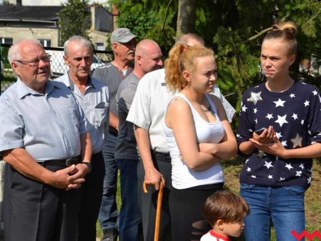 Nie będą już grać na drodze. Mają wymarzone boisko