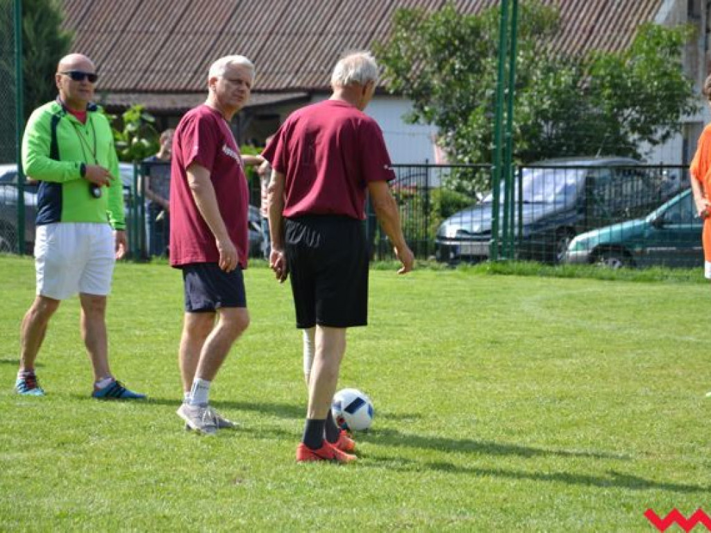 Nie będą już grać na drodze. Mają wymarzone boisko