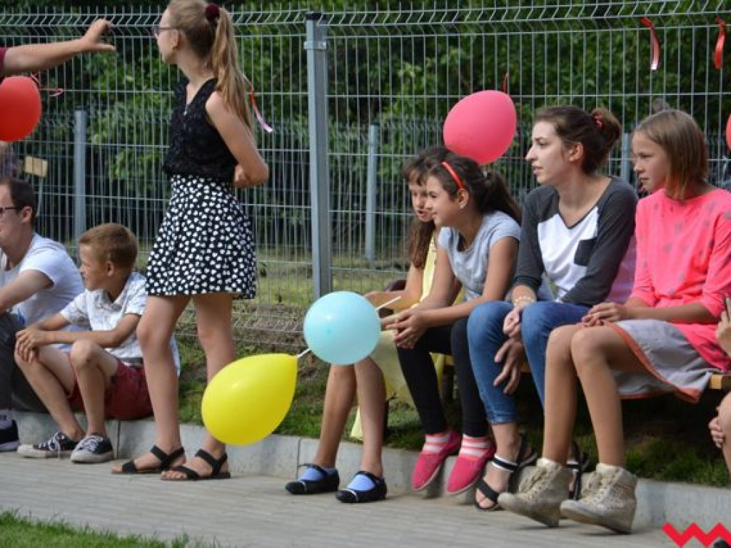 Nie będą już grać na drodze. Mają wymarzone boisko