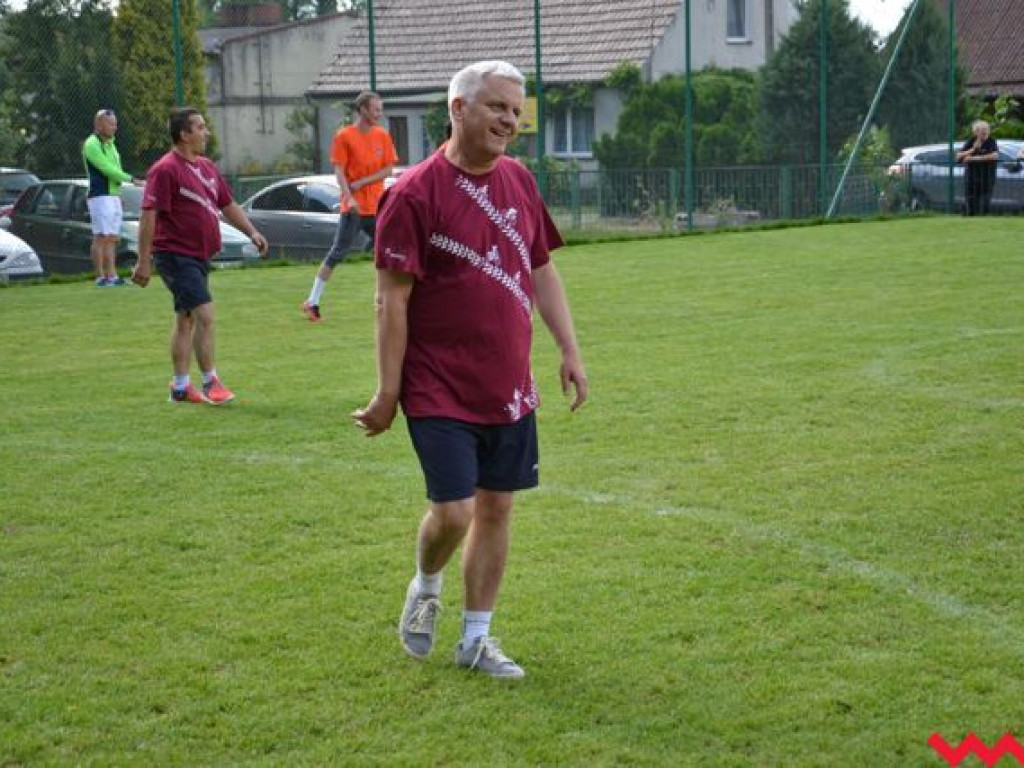Nie będą już grać na drodze. Mają wymarzone boisko