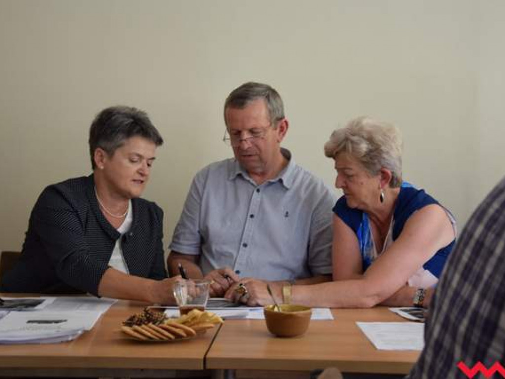 Nieudany przetarg może zagrozić budowie kanalizacji sanitanej w Borzykowie. Wójt Teresa Waszak jest zaniepokojona