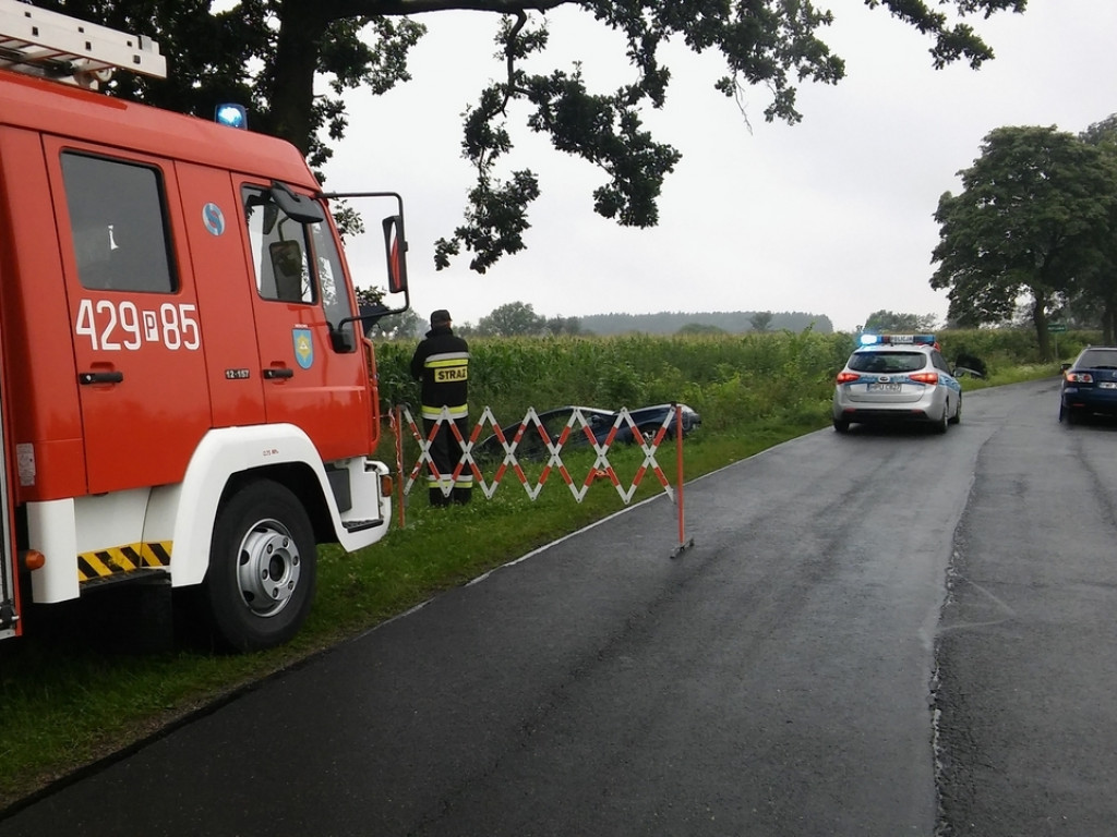 Kobieta pokazała, jak należy zareagować na wypadek drogowy