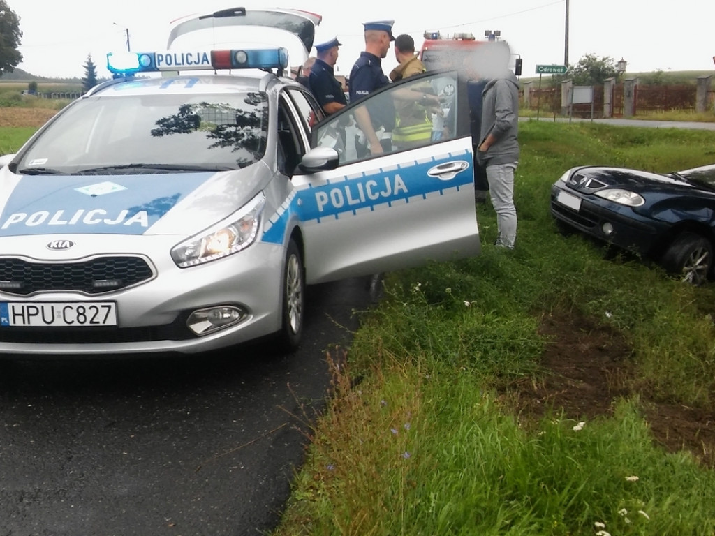 Kobieta pokazała, jak należy zareagować na wypadek drogowy