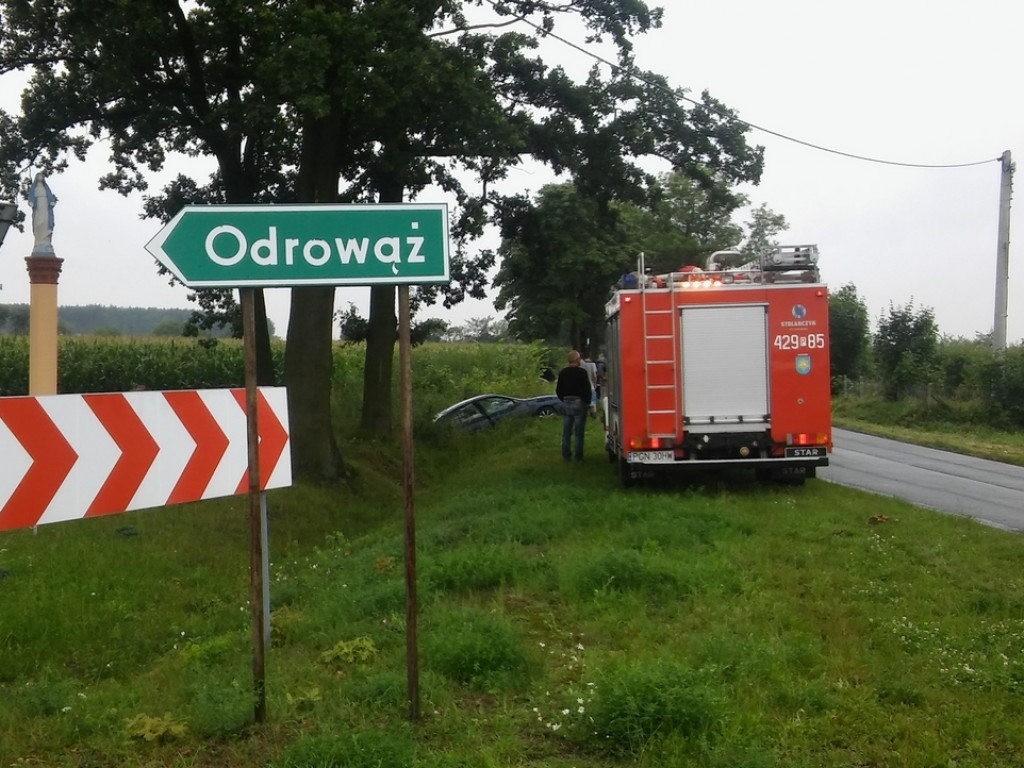 Kobieta pokazała, jak należy zareagować na wypadek drogowy