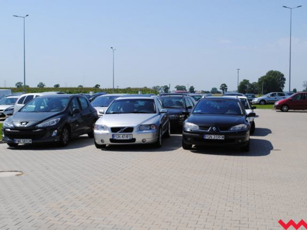 Coraz ciaśniej na parkingu przy VW